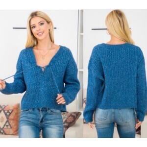 Le Lis Sweater Size Small- fits medium/large